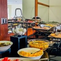 Desayuno buffet en EcoHotel Talca